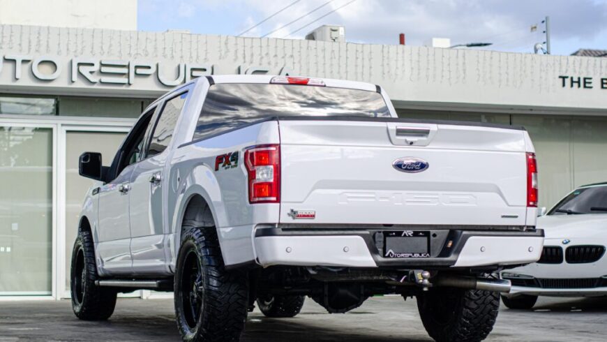 Ford F 150 FX4 2018 - cama lateral
