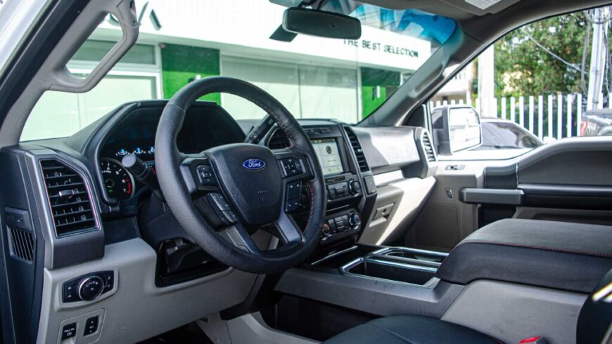 Ford F 150 FX4 2018 interior frente y volante